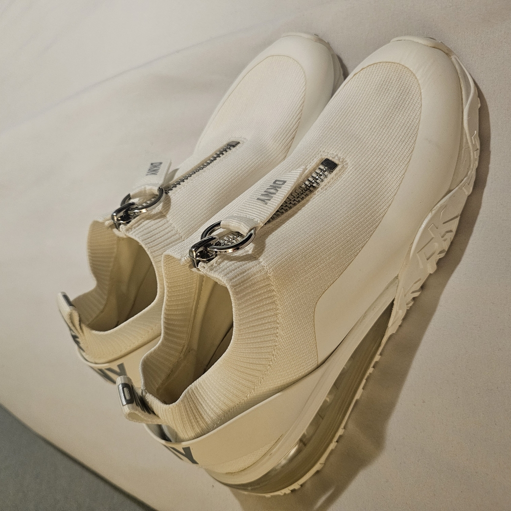 DKNY Like New White Sneakers Modern Chunky Design